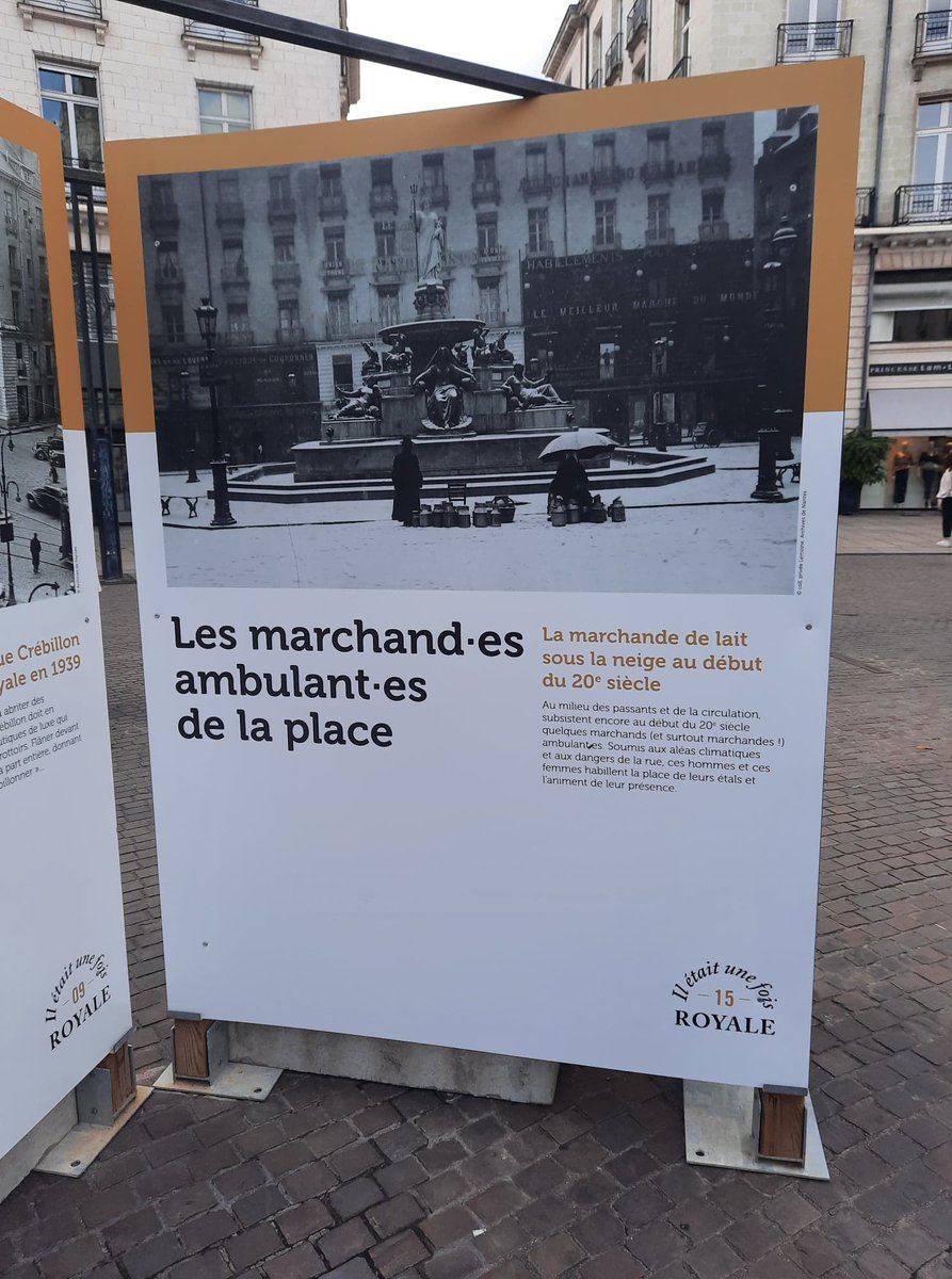 Exposition photo actuellement place Royale (#Nantes) sur l'histoire de cette place. Parmi les photos, un cliché de Victor Girard (les marchandes de lait sous la neige, place Royale en 1900).