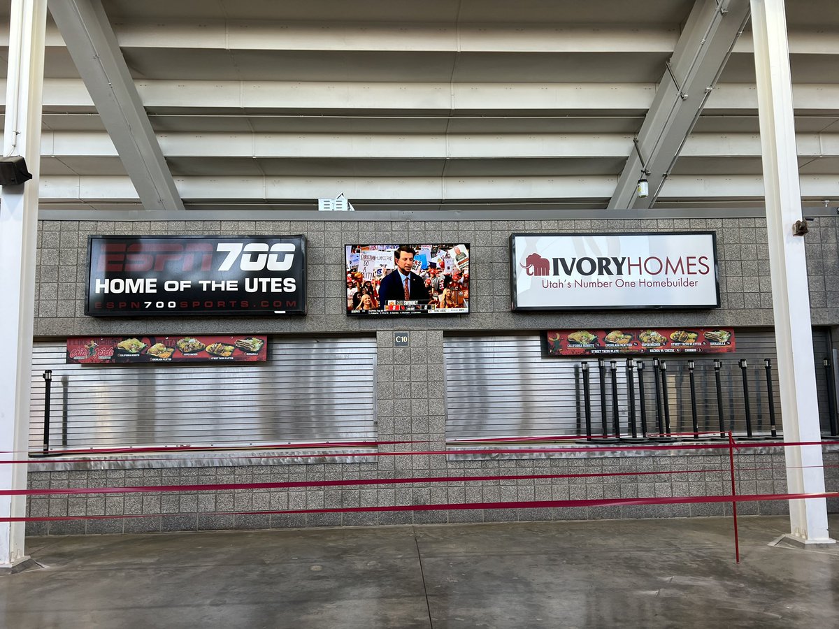 UtahGameDay's tweet photo. TVs on concourse ✔️
Food trucks on east lane ✔️ 
Come early and be loud!  ✔️ https://t.co/8cj7ZlAI4d