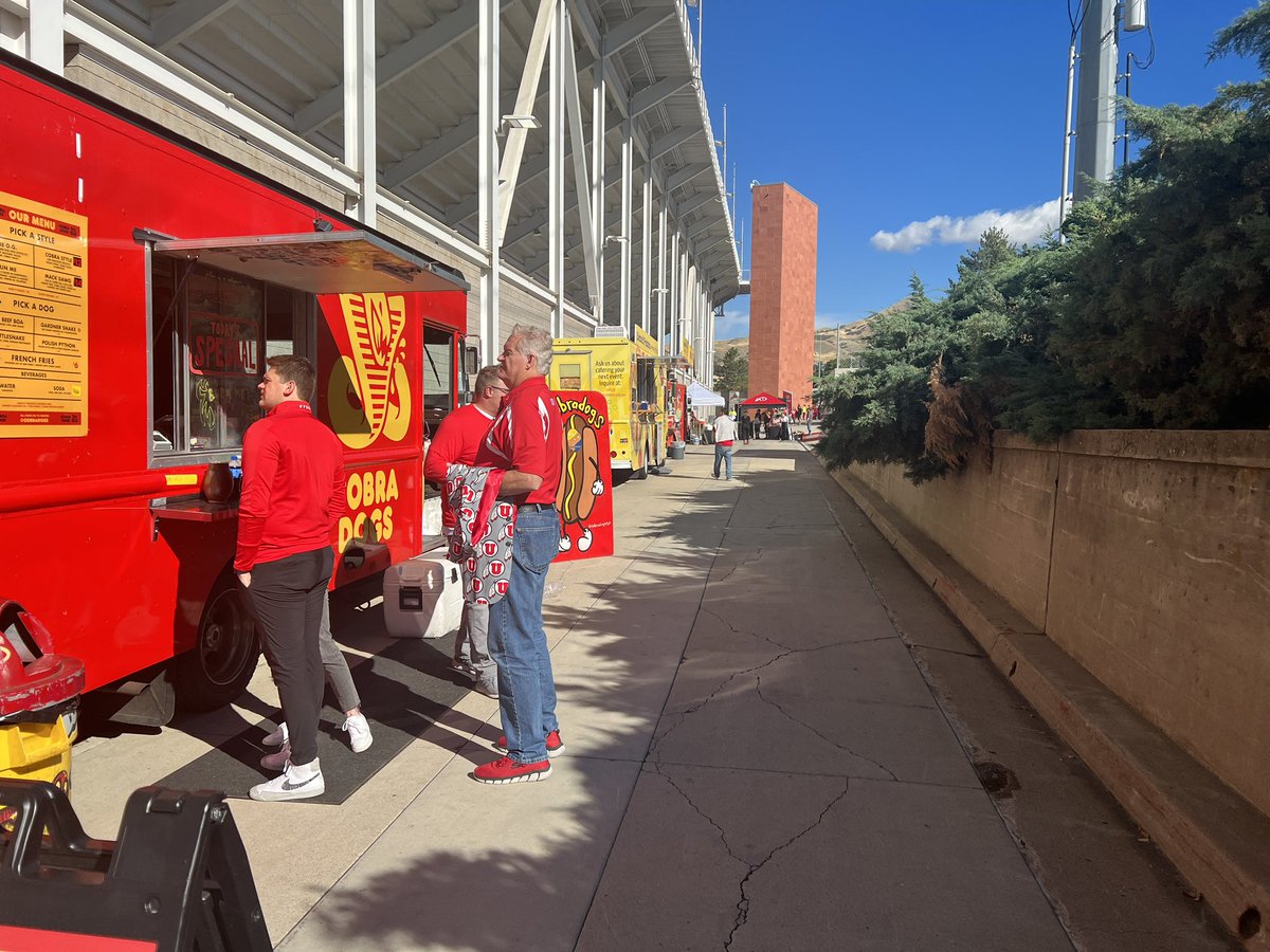 UtahGameDay's tweet photo. TVs on concourse ✔️
Food trucks on east lane ✔️ 
Come early and be loud!  ✔️ https://t.co/8cj7ZlAI4d