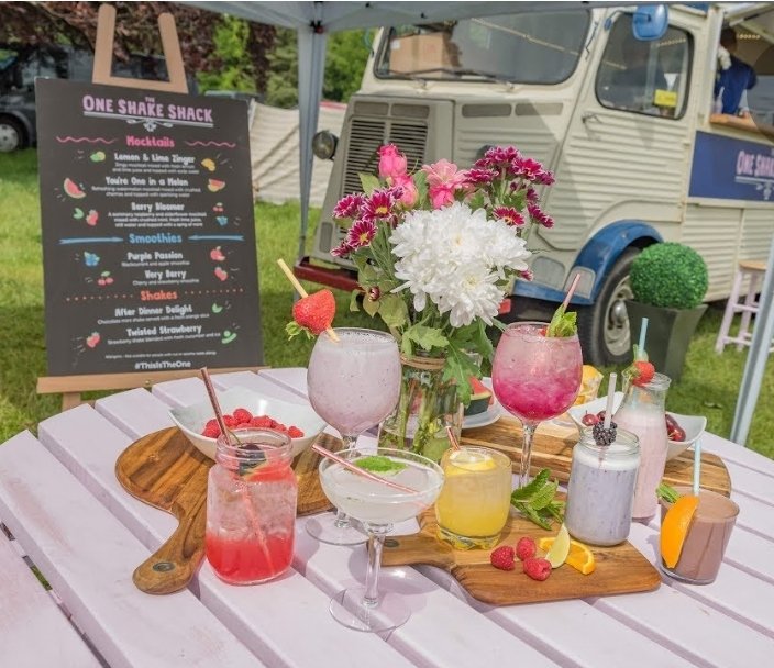 coachcollins121's tweet photo. Calling all those local to Southampton! @one2onediet shake shack is back again TOMORROW - Sun!
Bargate 10am - 5pm offering samples of shakes, smoothies, water flavourings &amp; bars, bites &amp; snacks

If you’re local, come and say hi! 

https://t.co/ICchCM47Aw

#One2OneDiet https://t.co/JsKULPyE6h