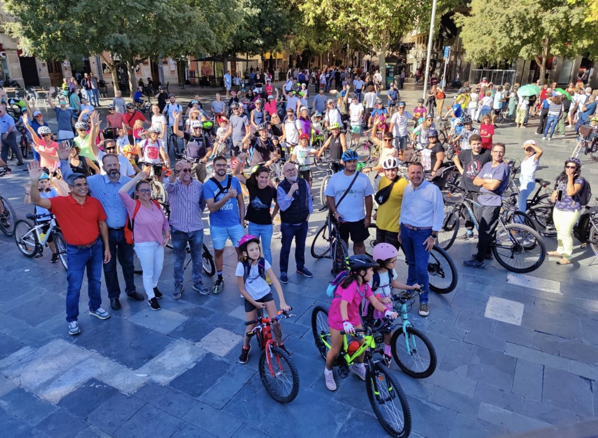 xiscod's tweet photo. Més de 250 persones han participat avui matí del #RodaBarris‼️
🪩Hem pogut gaudir d’un mati de luxe, de música i bon ambient grácies a @DjJuanCampos i amb el sorteig de premis, cortesia de @EMT_Palma i @Balearia!🛳
Moltissimes gràcies a tots i enhorabona, premiades i premiats‼️ https://t.co/iOP2zyr3vD