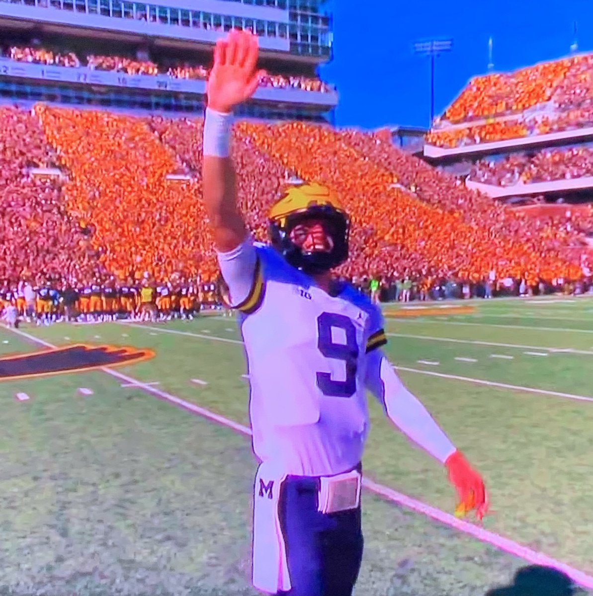 swankywolverine's tweet photo. Love McCarthy doing the wave.  

Some things are bigger than sports. https://t.co/GeIAcERmVq