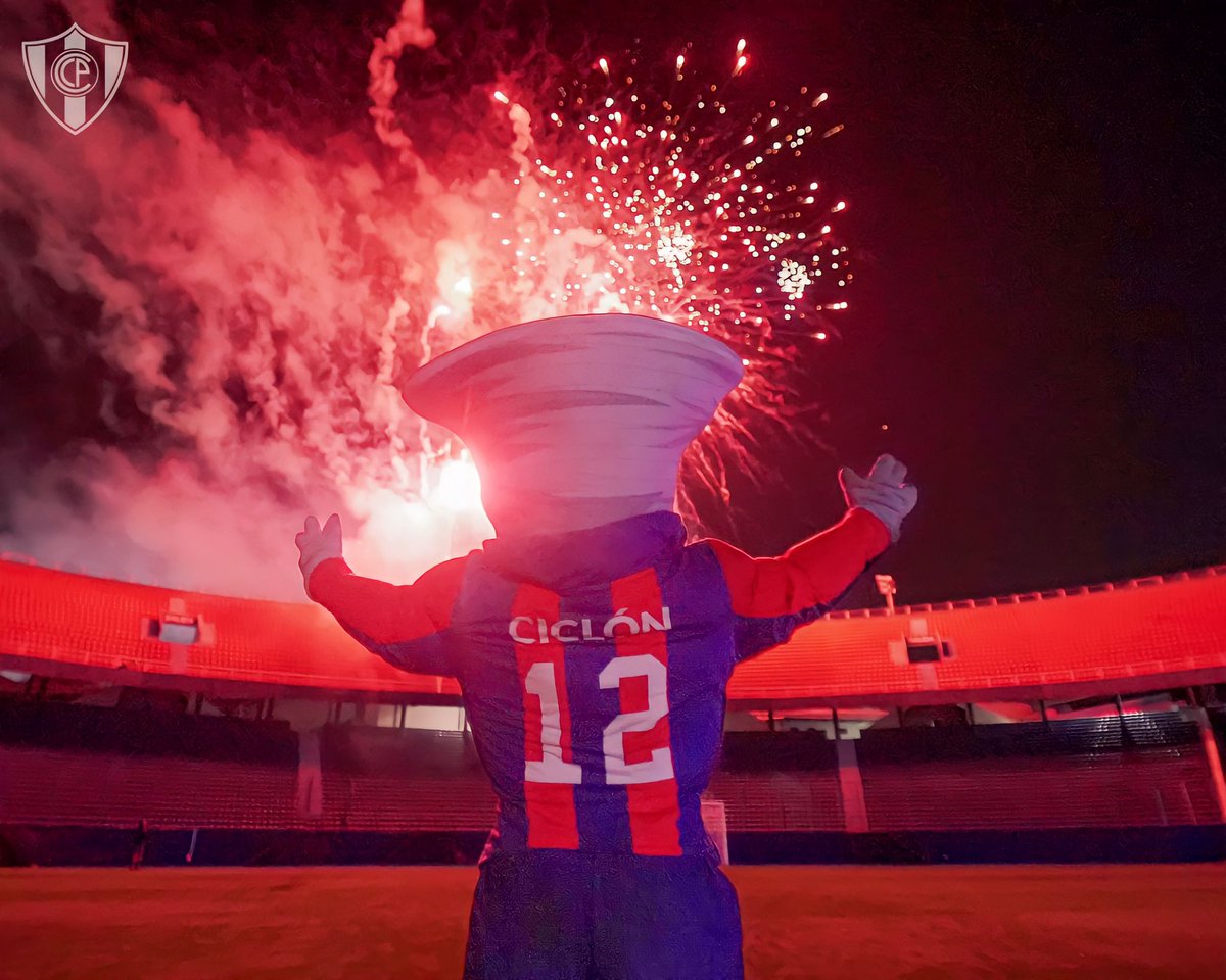 ¡El Ciclón de Barrio Obrero! 🔥🏟🌪

#CCP110Años 🔵🔴