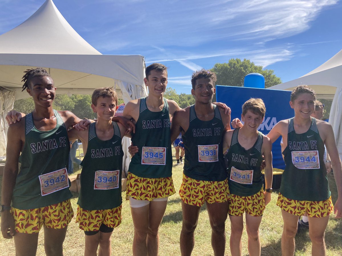 SFwolvesCC's tweet photo. Great day at Chile Pepper! #runchilepepper #goSFWolves #crazyfast #SFXC22 https://t.co/B5JTIWjEGd