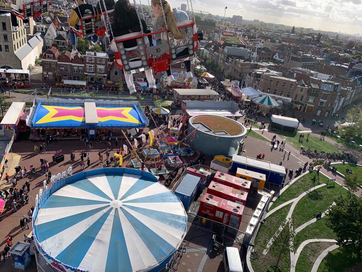Eerste droge rondje kermis met de kids zit erop. Relaxed sfeertje en heerlijk zonnetje vanmiddag. #leidensontzet #3october #kermis