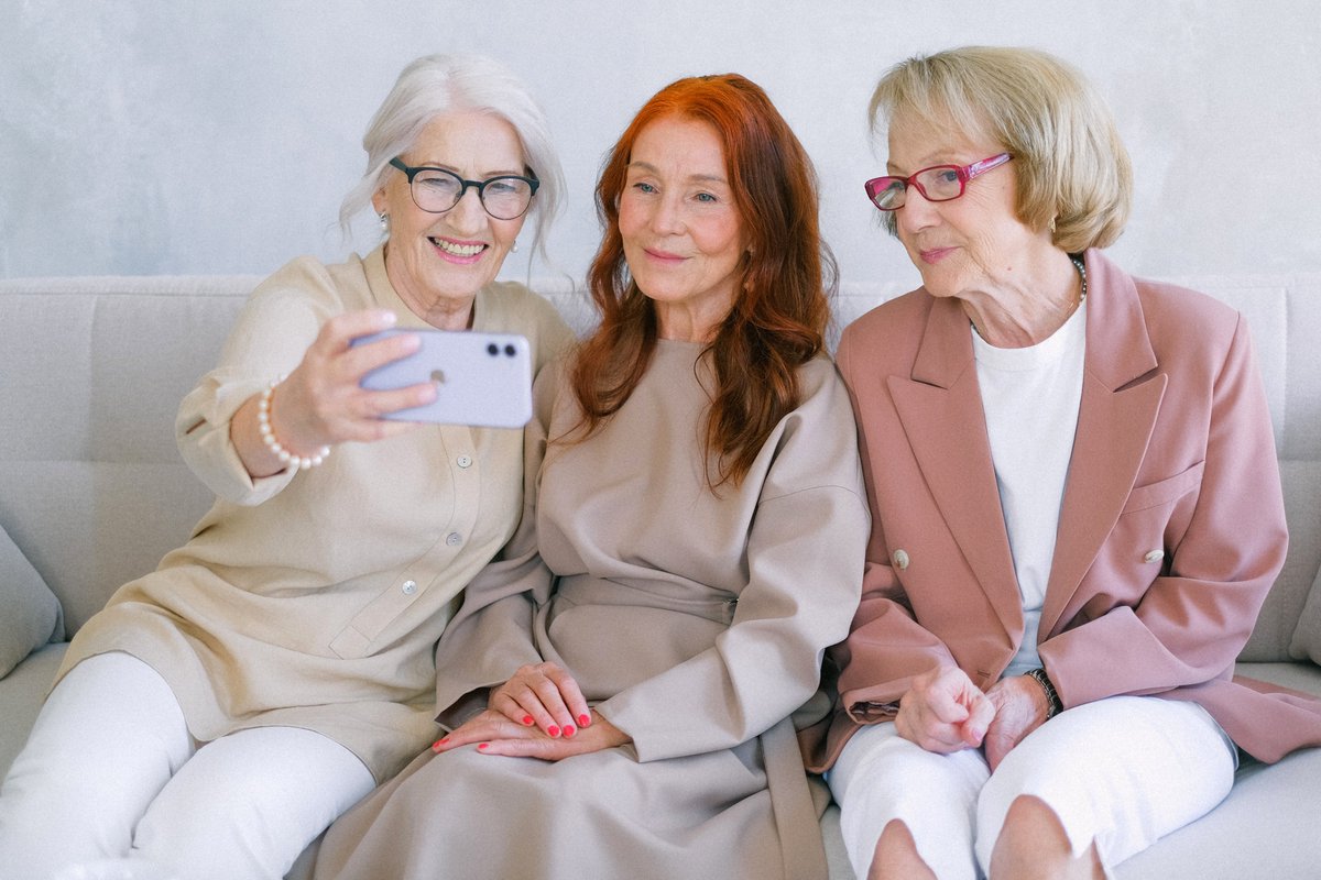 OmaCommunicati1's tweet photo. October 1 is recognized worldwide as #InternationalDayOfOlderPersons or World Elders Day. The idea behind the day is to spotlight issues and concerns of older adults, create awareness around it and appreciate the wisdom and perspective that #growingolder often brings. https://t.co/vOFS71Fiy6