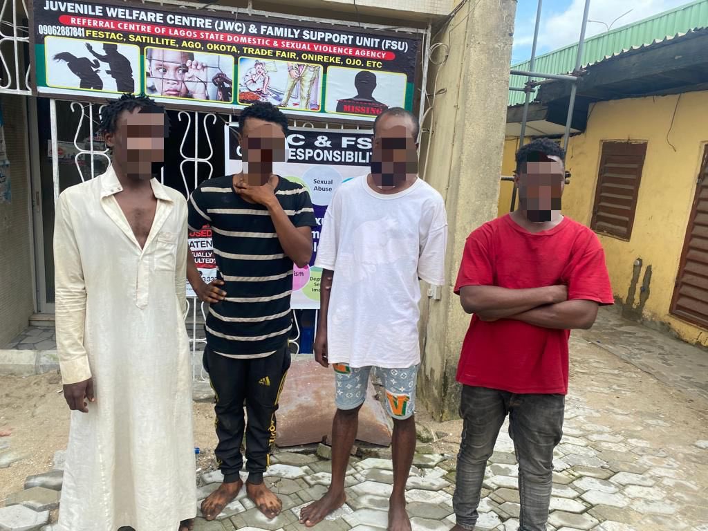 BenHundeyin's tweet photo. These men get minors from villages, get a medical doctor to allegedly inject them with substances that make their stomach swell outrageously, and parade them in road traffic as critically sick, to get alms from motorists. Investigation is ongoing. 1/2 https://t.co/il8Rofte8e
