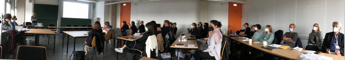 NetzLW's tweet photo. In der Sektion „Weder Fail noch Lobgesang“ von @Jberenike & @mkraxi ging es um die #OnlineLiteraturkritik sowie vor allem um die Mittelwerte der Bewertung von Literatur bzw. konsensuale Online-Formen der #Literaturkritik. (1/6)
#Germanistiktag2022 #NetzLW https://t.co/fuWLCODL0E