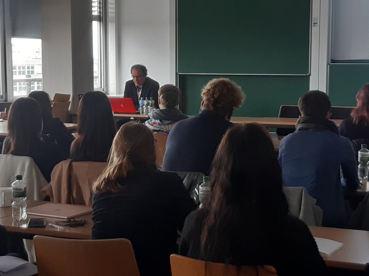 NetzLW's tweet photo. @DrThomasErnst problematisierte zum Abschluss die Begriffe #Memes & #Mojo, ua am Beispiel von Tweets v. @nminkmar& @C_Emcke zu #Handke. Die #Literaturwissenschaft müsse zu besseren Begriffen & Differenzierungen finden. Das sei eine Aufgabe der #NetzLW. (6/6)
#Germanistiktag2022 https://t.co/fel73Srrn3