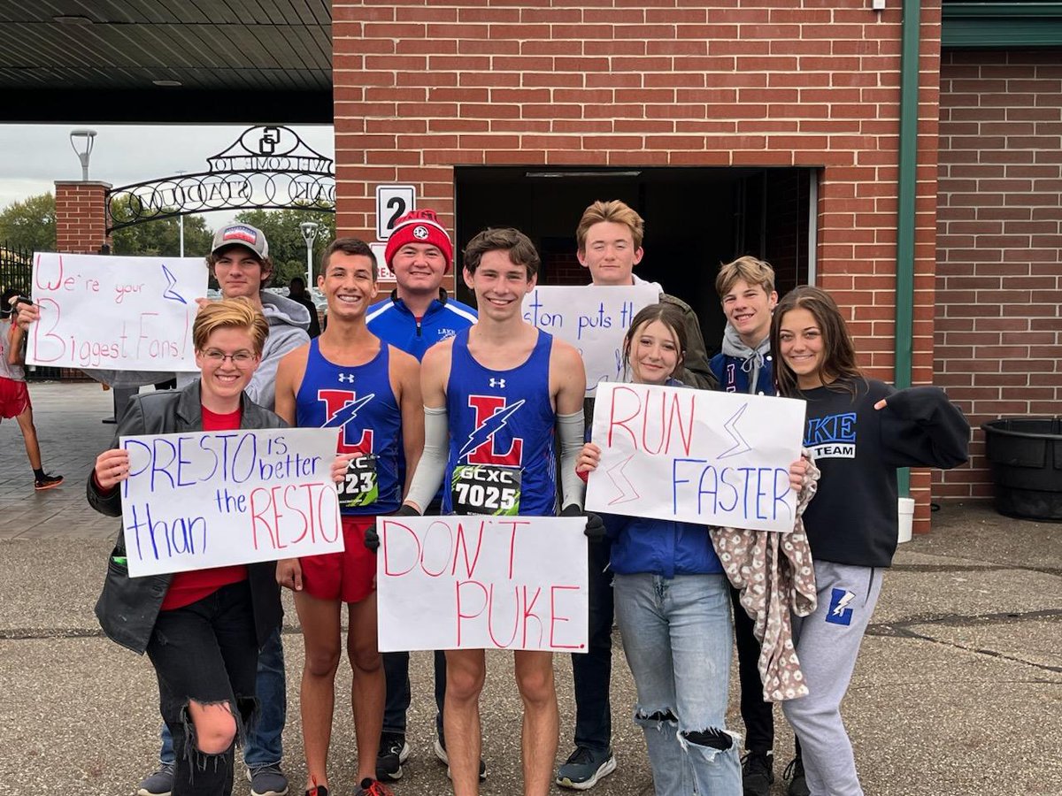 EldenSchrembeck's tweet photo. Went out to support some friends at today's track meet! #selfLESSselfies #LunchDateMRMC @MrMcCoy_1 https://t.co/UYn5nFAJwV