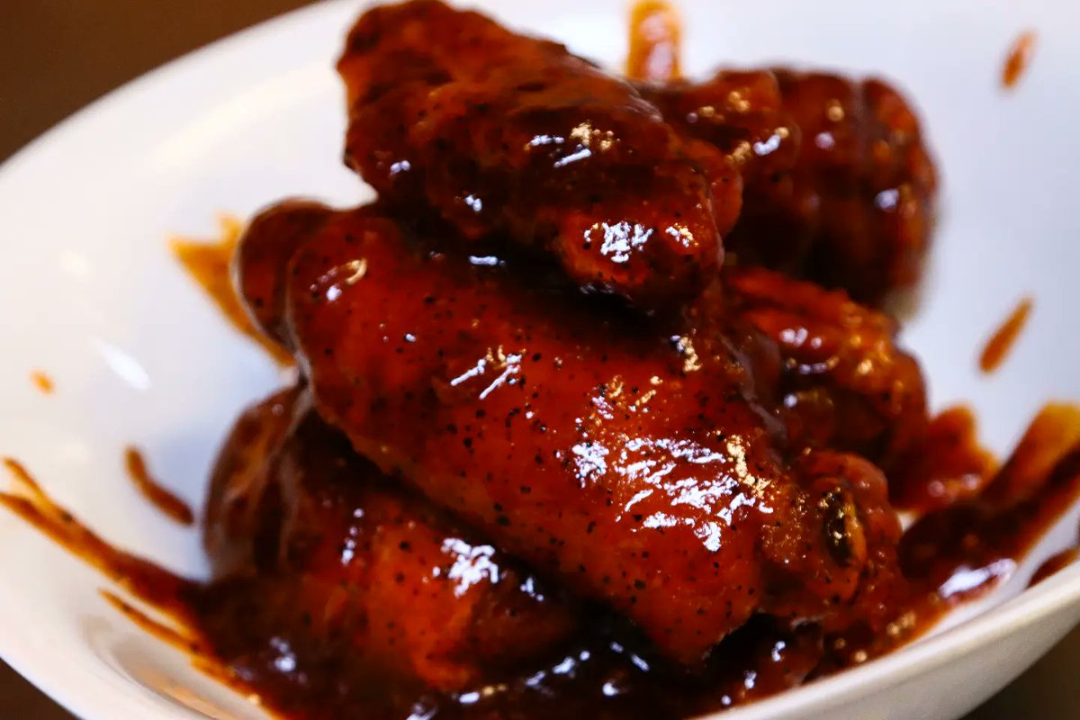 MannyWallace's tweet photo. #ClevelandWingWeek continues with the BBQ wings from Scalper's Bar &amp; Grille. 🐔🍗 https://t.co/7fuMmvOOxF