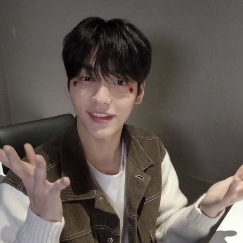 healning's tweet photo. i personally think that sookai playing among us in 2020 should be here! https://t.co/Sn8gJurKgE