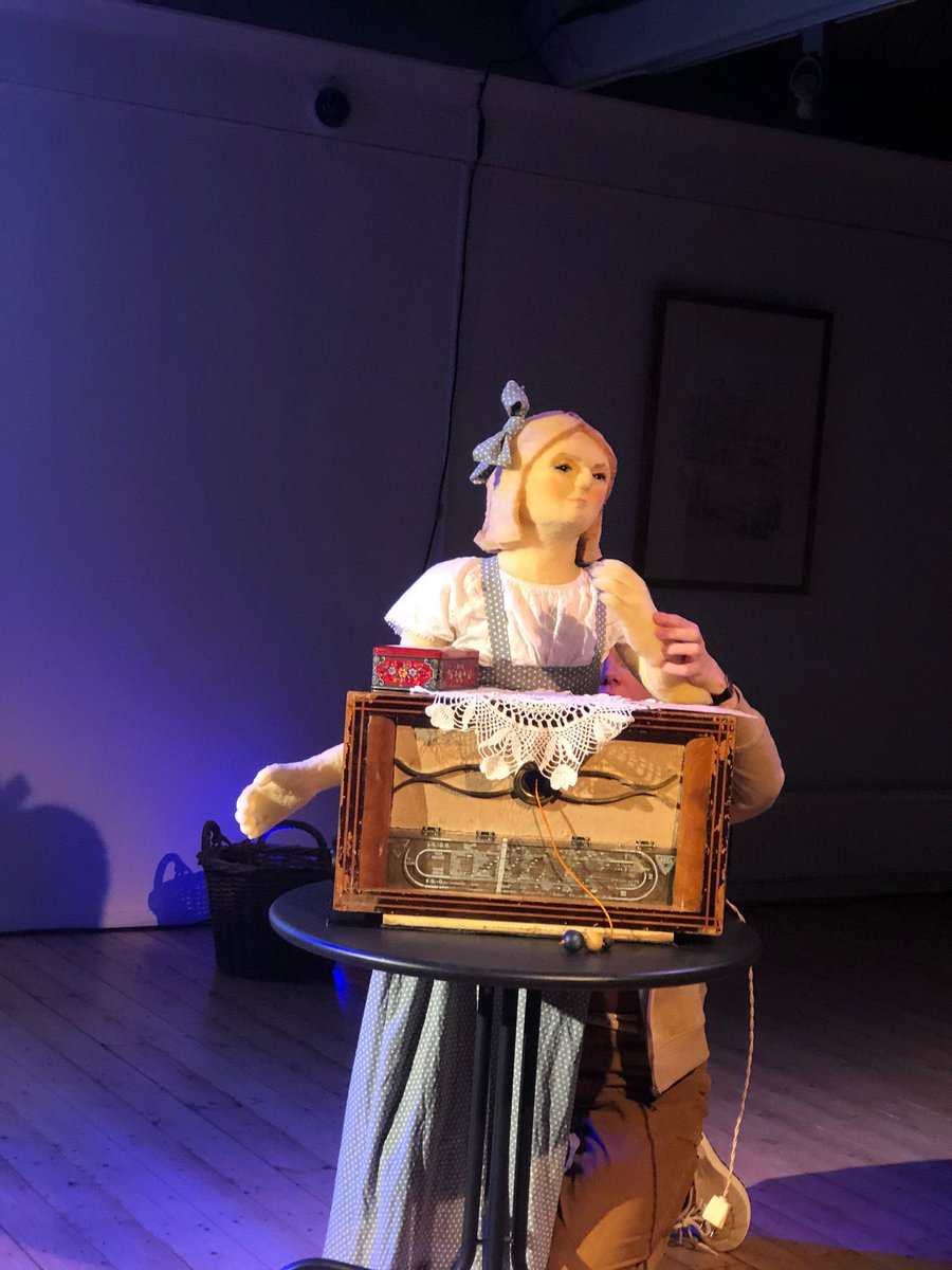 KParbhudayal's tweet photo. Vanmorgen afgetrapt de theatervoorstelling ‘Eenzaam, maar niet alleen’  in @muzeeschevening op #Scheveningen. In deze week tegen #eenzaamheid hebben we in heel #Den Haag activiteiten over eenzaamheidsbestrijding en het blijven omkijken naar elkaar. @HaagseCommunity @CatSmits https://t.co/L0clfk0MQh