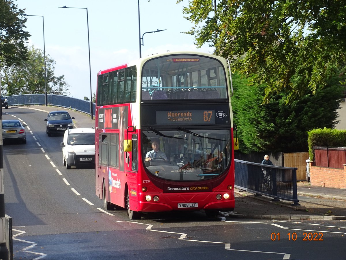 Shaun__92's tweet photo. First Doncaster - 37237 - Volvo B9TL - Wright Eclipse Gemini - YN08 LCP on Service 87 to Moorends Via Stainforth #doncaster #Stainforth #thorne #moorends #firstbus #firstbuses #firstdoncaster #firstsouthyorkshire #volvob9tl #wrighteclipsegemini @FirstSouthYorks 01/10/22 https://t.co/ptnTFc3AuY