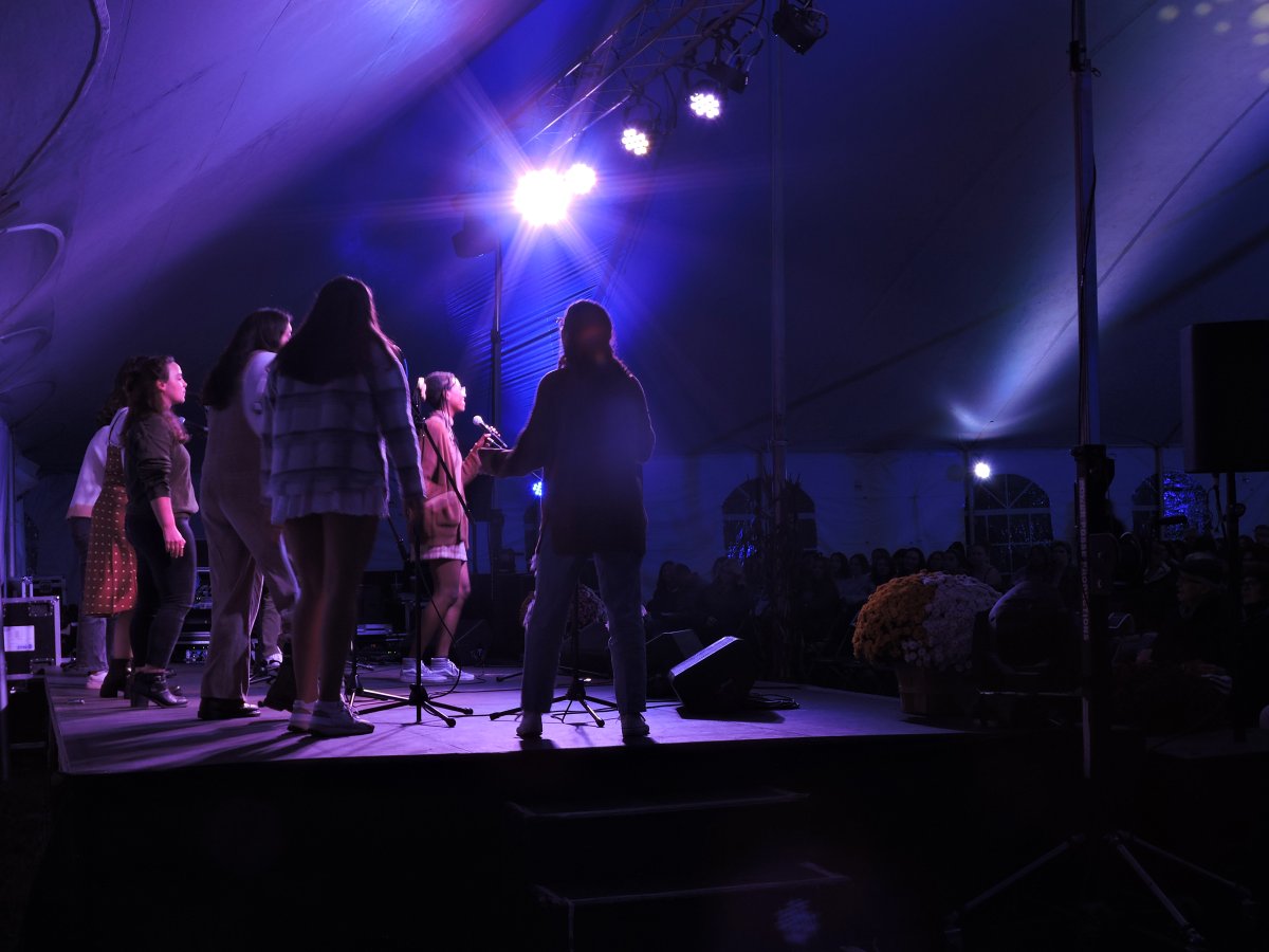 ConnCollege's tweet photo. #CCFallWeekend so far. ππ https://t.co/OiF6JR5Yif