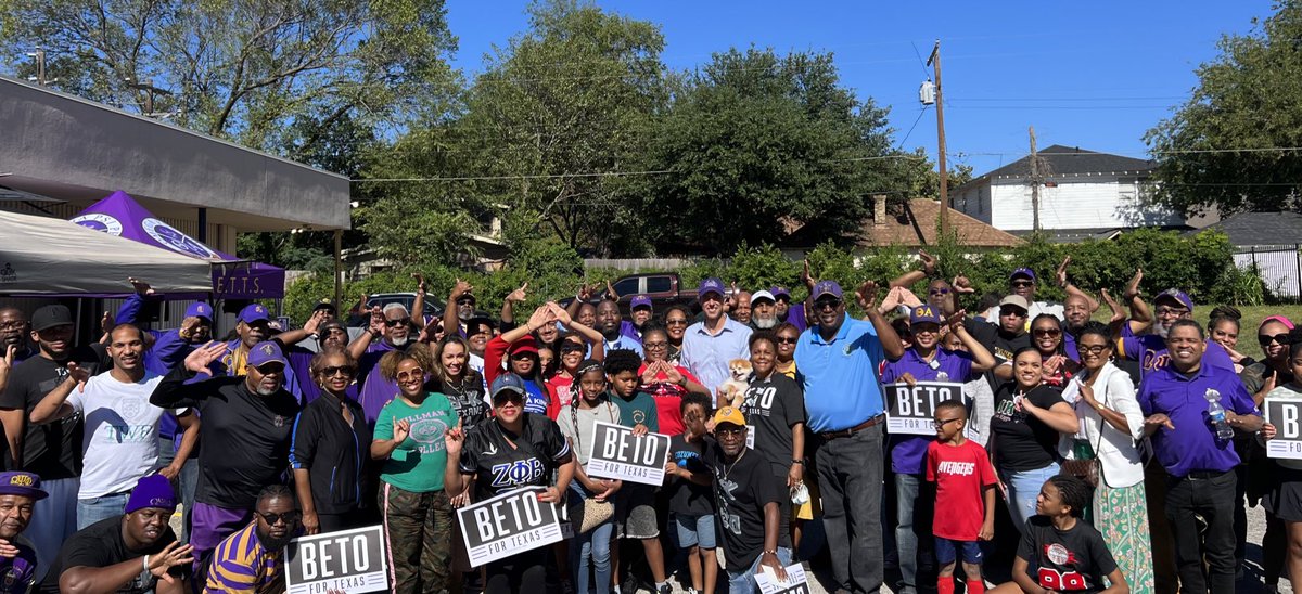 BetoORourke's tweet photo. Great to spend the morning with members of the Divine Nine who continue to lead the way on the ground in Dallas and across Texas. https://t.co/JNDbhAq6FJ