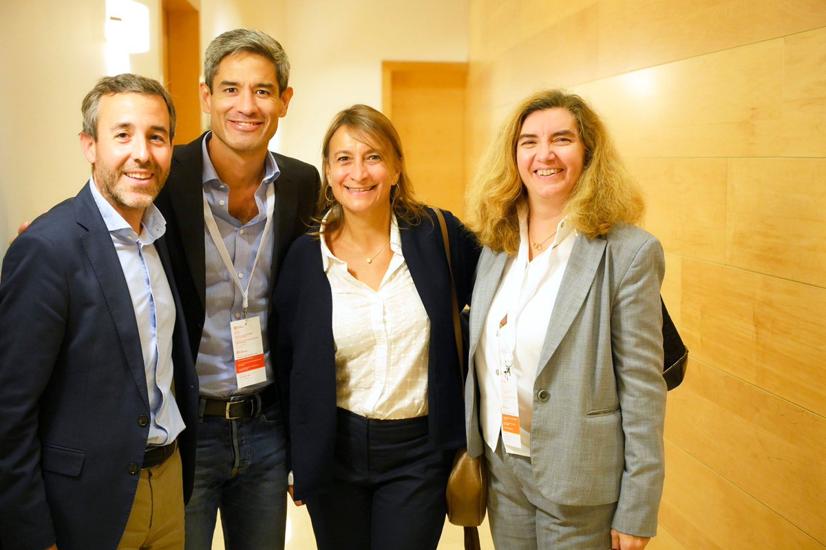 Siempre gran placer contar con <a href="/pcarrascal/">Pedro Carrascal</a> <a href="/C_OrejaGuevara/">Celia Oreja-Guevara</a> <a href="/lloretitaem/">josefina lloret</a> en el #agoraEM #Bilbao de <a href="/NovartisSpain/">Novartis España</a>