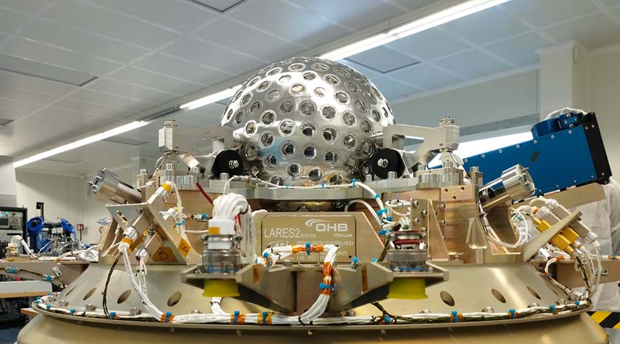 #fattoinitalia Satellite "Lares 2" prodotto da OHB Italia nel laboratorio di Milano - lanciato il 13 luglio 2022. #satellite #astronautica