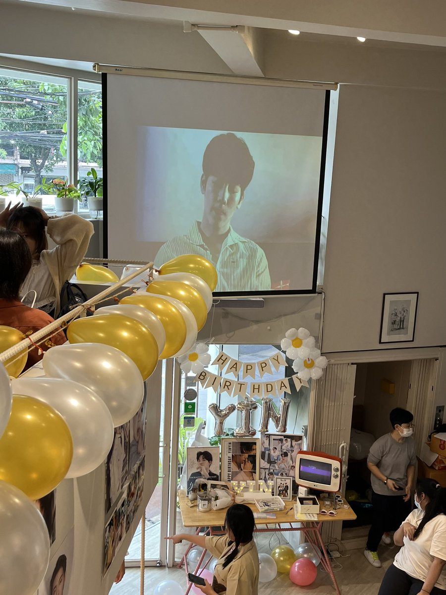 igx_sb's tweet photo. ร้านที่4 gradient toast cafe
#yinyiny_anw 
#24thHBDYinAnanday 
#GrowingUpTogetherWithYin https://t.co/MLZZV5EO0b