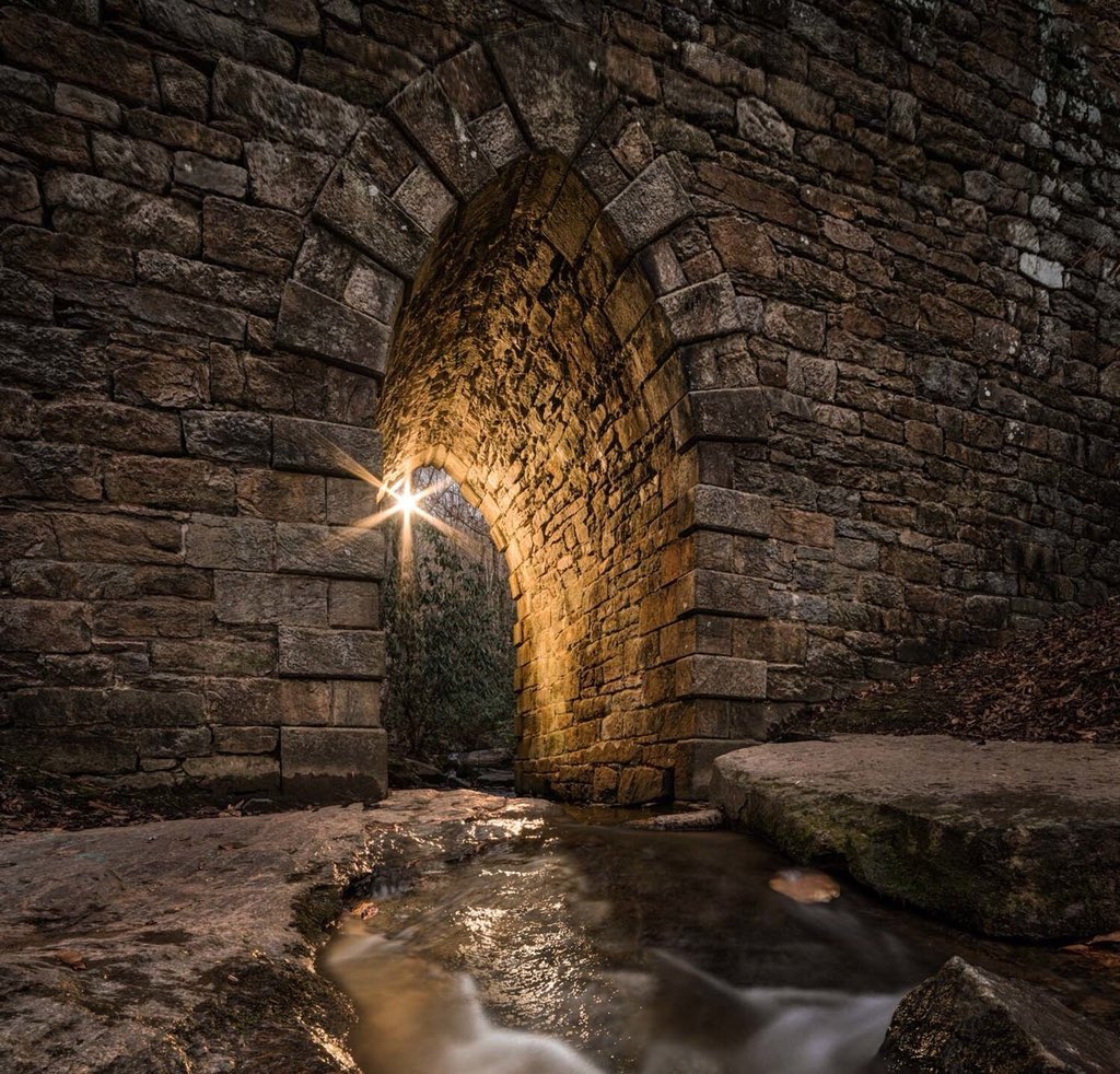 JRRTolkien's tweet photo. “For like a shaft, clear and cold, the thought pierced him that in the end, the Shadow was only a small and passing thing; there was light and high beauty forever beyond its reach.” #Tolkien #LotR #RingsofPower https://t.co/1LTbfyqwio