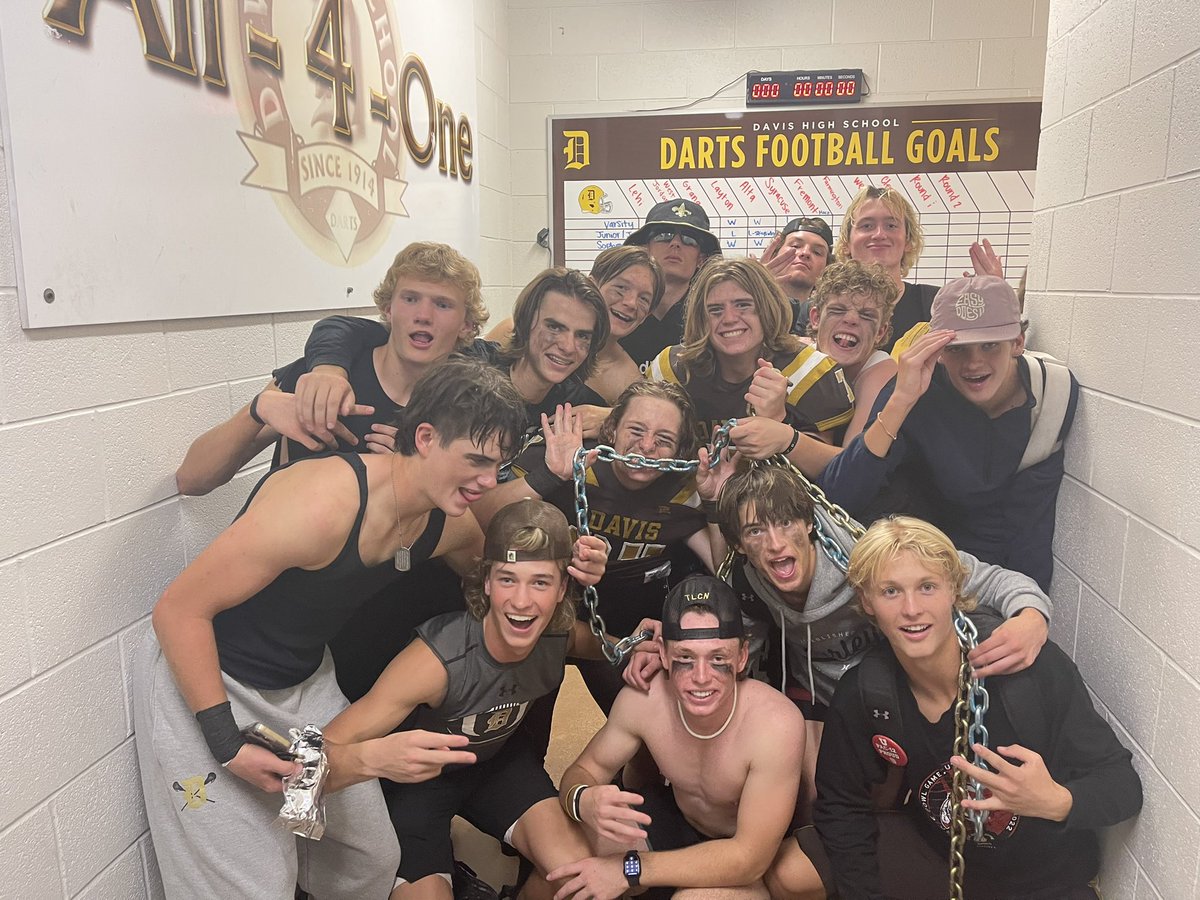 jimwilson23's tweet photo. Absolutely love these guys. They beat their rivals and brought home “The Chain”. @DavisDartsFB @CarterDorius  #DBS #FridayNightLights https://t.co/uiCOidlNjT