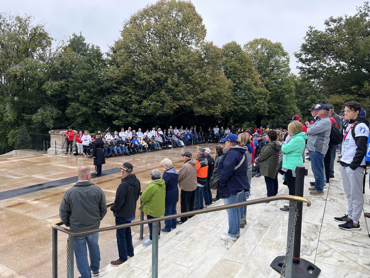 SDAmLegion's tweet photo. Arlington National Cemetery and the Tomb of the Unknown with Midwest Honor Flight Mission #13

#sdlegionserving
#MWHFMission13
#MidwestHonorFlight https://t.co/irwZ1tGMo3