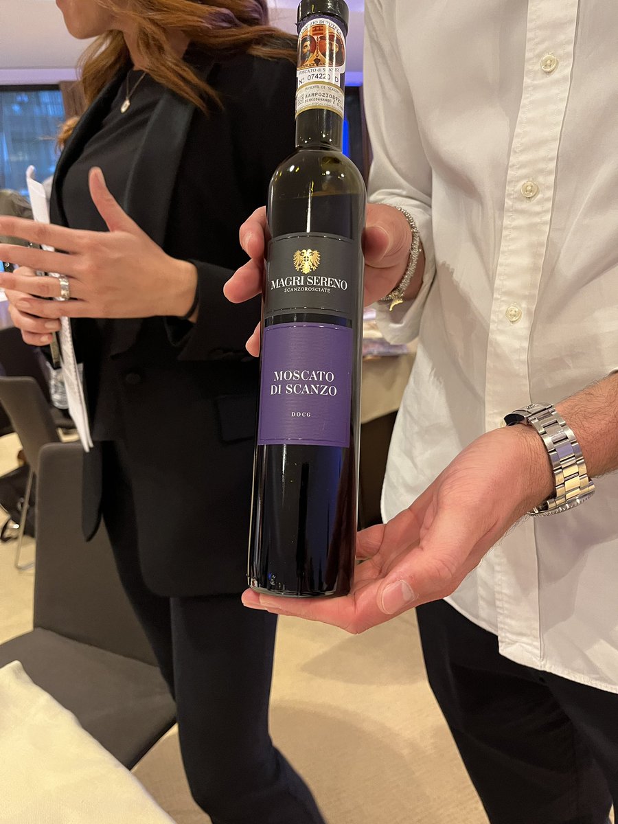 Magri Sereno Moscato di Scanzo from the 2nd smallest DOCG in Italy, a stunningly beautiful dessert wine made in the passito style. I smell and taste both the beauty, the pain, and the history of this country. Italy, you’re a beaut. #wmc22
