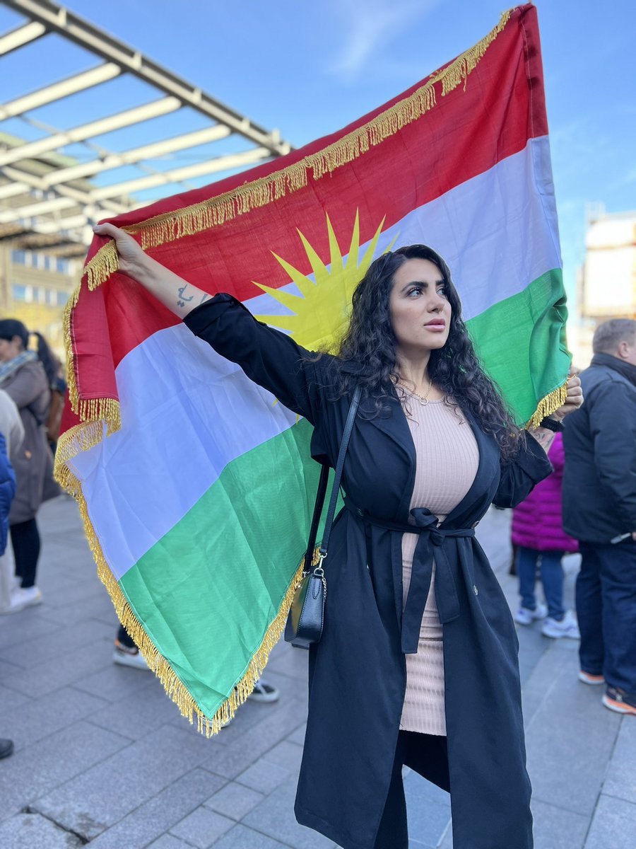 GashawBibani's tweet photo. Iranin feminististä vallankumousta vähätellään oikeiston piireissä kutsumalla sitä ”huivikapinaksi”. Kyse on niin paljon isommasta asiasta. Kyse on naisten oikeudesta tasa-arvoon. Kyse on miesten ja naisten oikeudesta yhtäläisiin ihmisoikeuksiin!

#feministrevolution #OpIran https://t.co/LtrXu7SOrP