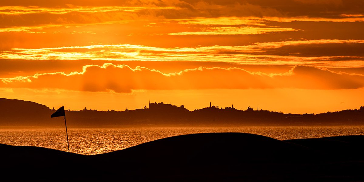 goeastlothian's tweet photo. A stunning sunset over #eastlothian right on Edinburgh's doorstep! 🎴
#loveeastlothian #TalesofScotland #onlyscotland #onlyineastlothian https://t.co/oZekzH61zn