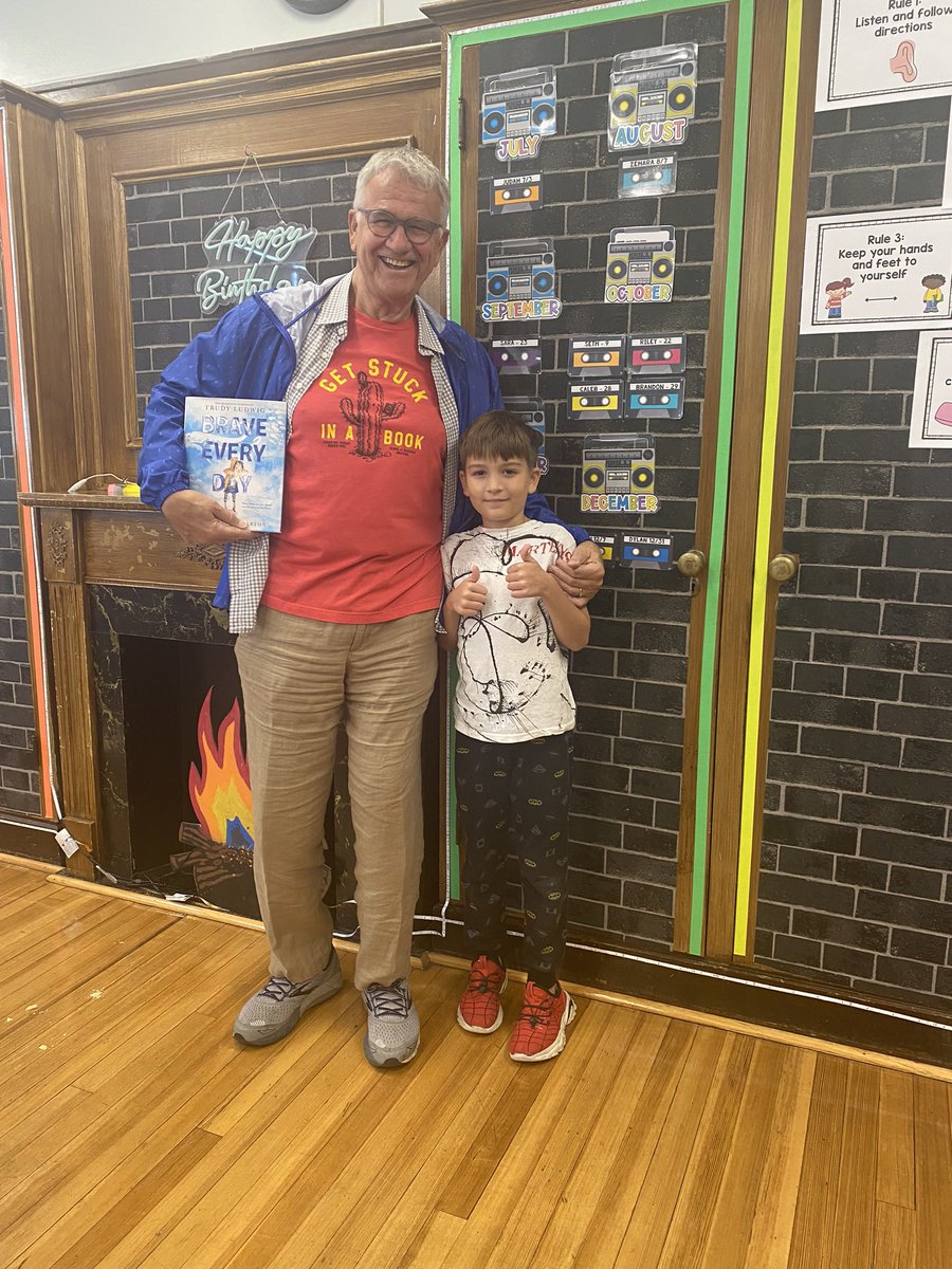 msmirandaccsd's tweet photo. This week in homeroom 108 we had a very special visitor come to us all the way from Long Beach, CA! 🏄‍♂️ Mr. Brown read a book about being brave! Thank you to our Remi for sharing his amazing ⭐️ G-pop ⭐️ with us! Some of us were a little ⭐️ struck! 🤩#weearefamily https://t.co/zVD7dHY5km