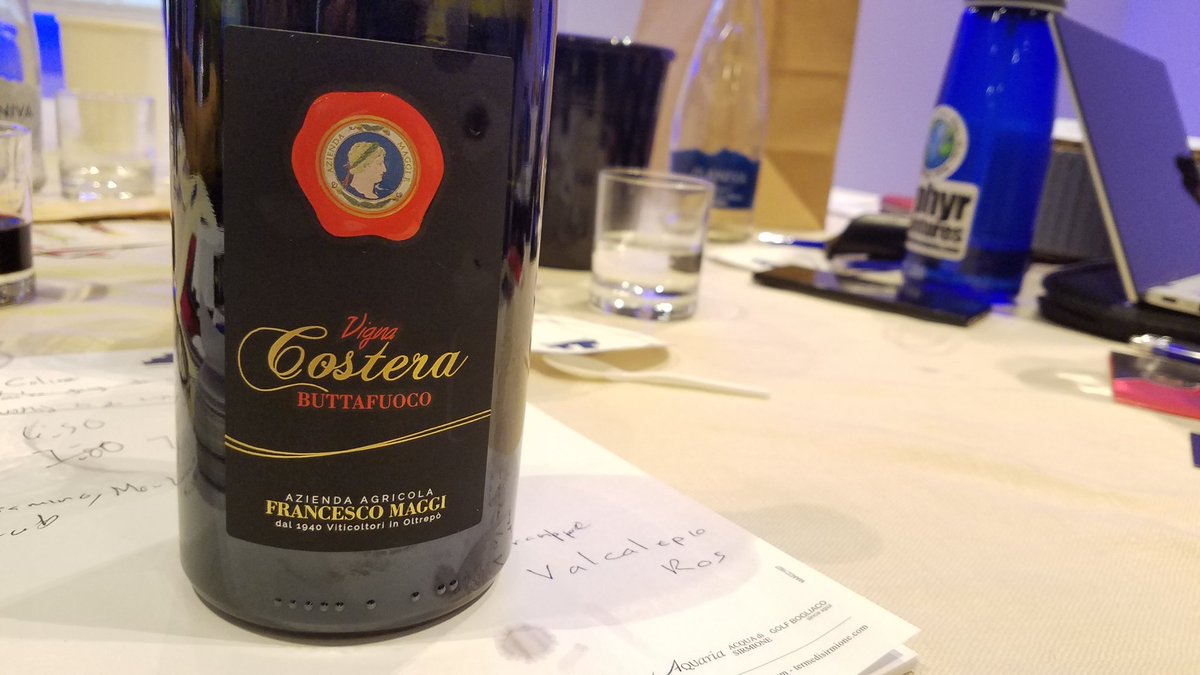 A red blend leading with barbera from Francesco Maggi that is fresh with nice midpalate complexity. Plus who doesn't like saying "Buttafuoco." I need more Lombardy in my life. #wmc22 #redblend #lombardy