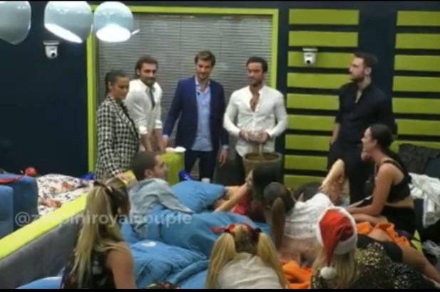 Katy221220's tweet photo. #GFvip Find the difference...nulla da aggiungere https://t.co/B7QsxT2Sjv