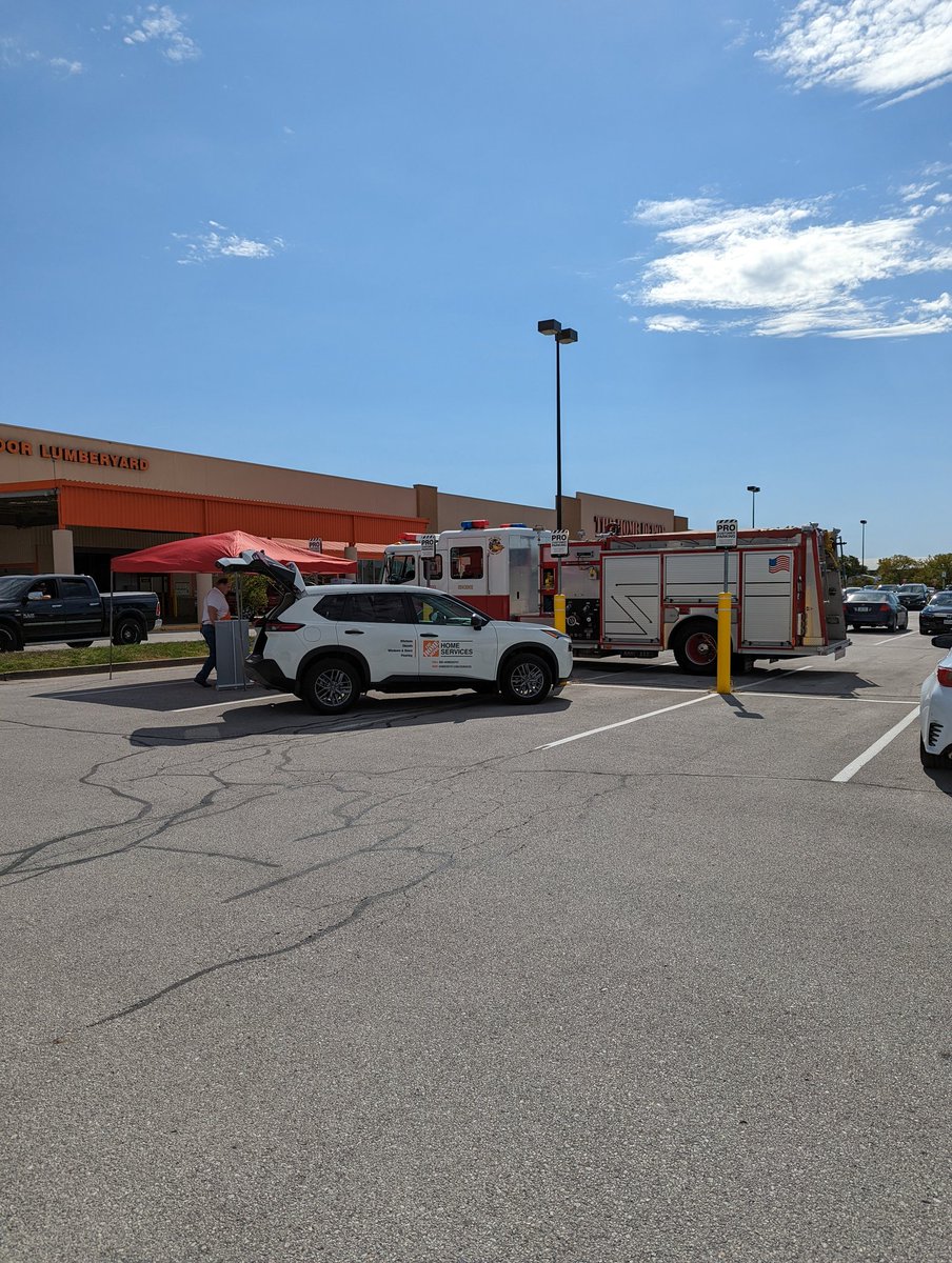 Big "Thank You" to the Ankeny Fire Department for helping us with Fire Safety Month and bringing a fire engine for the kiddos at today's Kid's Workshop!! #FireSafety #HDIS #KidsWorkshop <a href="/cflcastillo/">Carlos Lopez</a> <a href="/Esmeraldac1990/">Esmeralda Zaragoza</a> <a href="/jordanolsen0288/">Jordan Olsen</a> @soul99plus1