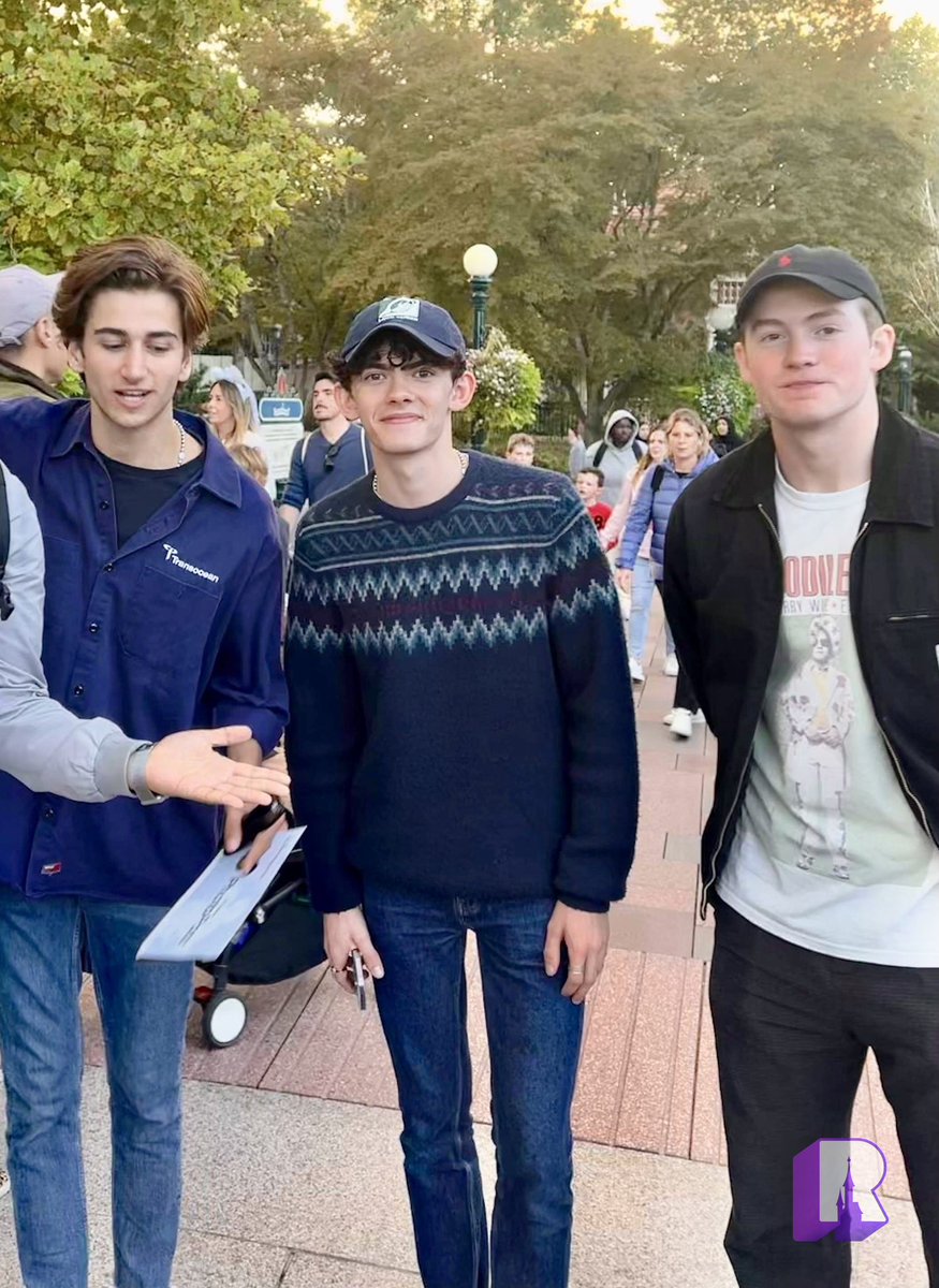 DLP Report On Twitter Part Of The Cast Of netflix Original Series 