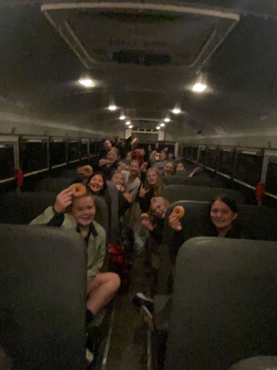 ang_brittain35's tweet photo. Middle school tourney today with these beauties! #DonutGiveUp #CoachFun #IfyouKnowYouKnow 💚🦅💛🏐 https://t.co/avClCYaqe9