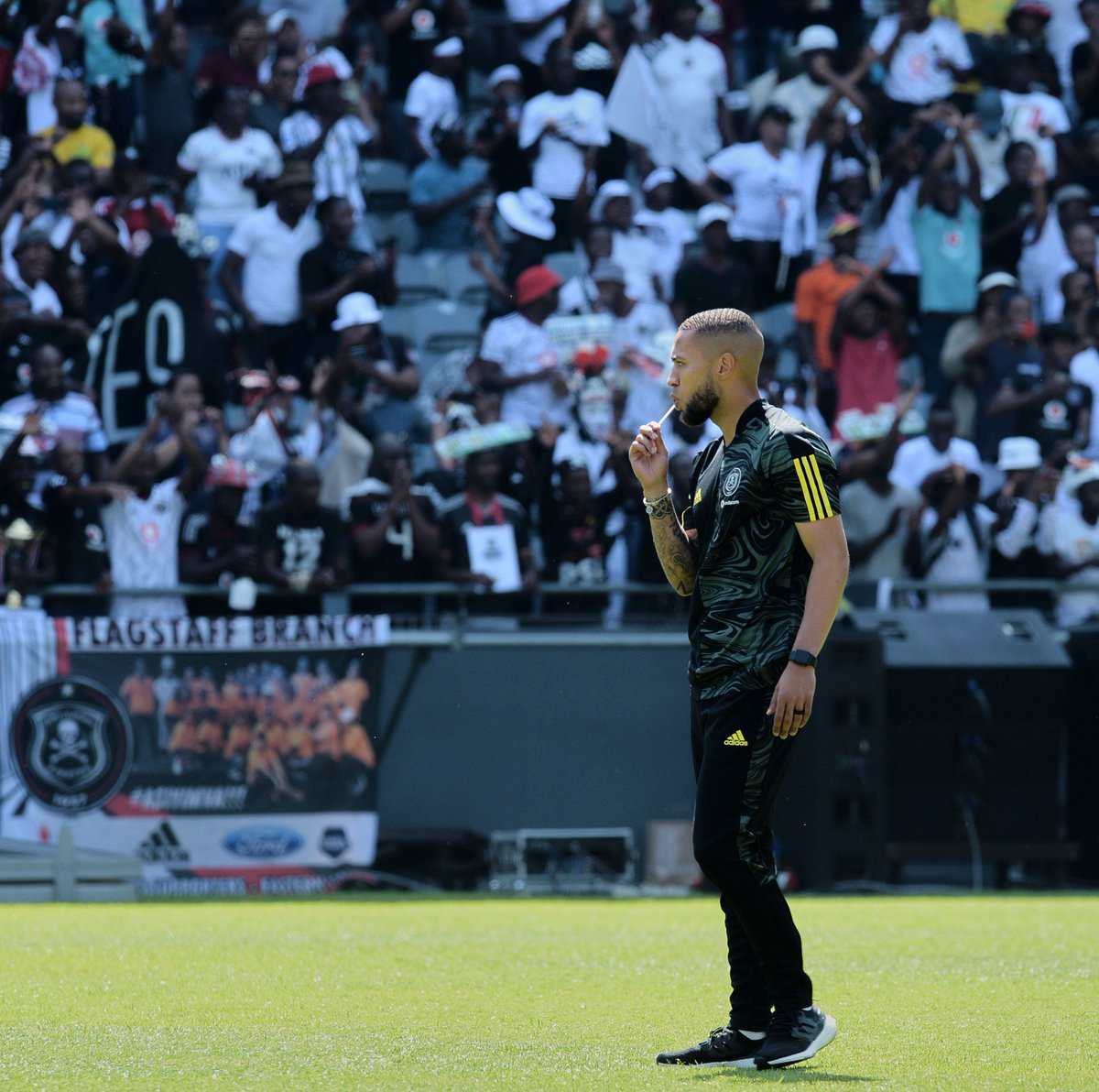 orlandopirates's tweet photo. ☠️ 📸 𝗣𝗜𝗧𝗖𝗛 𝗜𝗡𝗦𝗣𝗘𝗖𝗧𝗜𝗢𝗡 📸

🏆 #MTN8 Semifinal 1st Leg 
⚽️ @orlandopirates vs @Masandawana
📆 Today, 01 October 2022
🏟 Orlando Stadium
🕞 15h30
📺 SuperSport PSL 
🎫 ❗️SOLD OUT ❗️

⚫⚪🔴⭐
#Matchday 
#OrlandoPirates
#OnceAlways https://t.co/eKRSbjoGJh