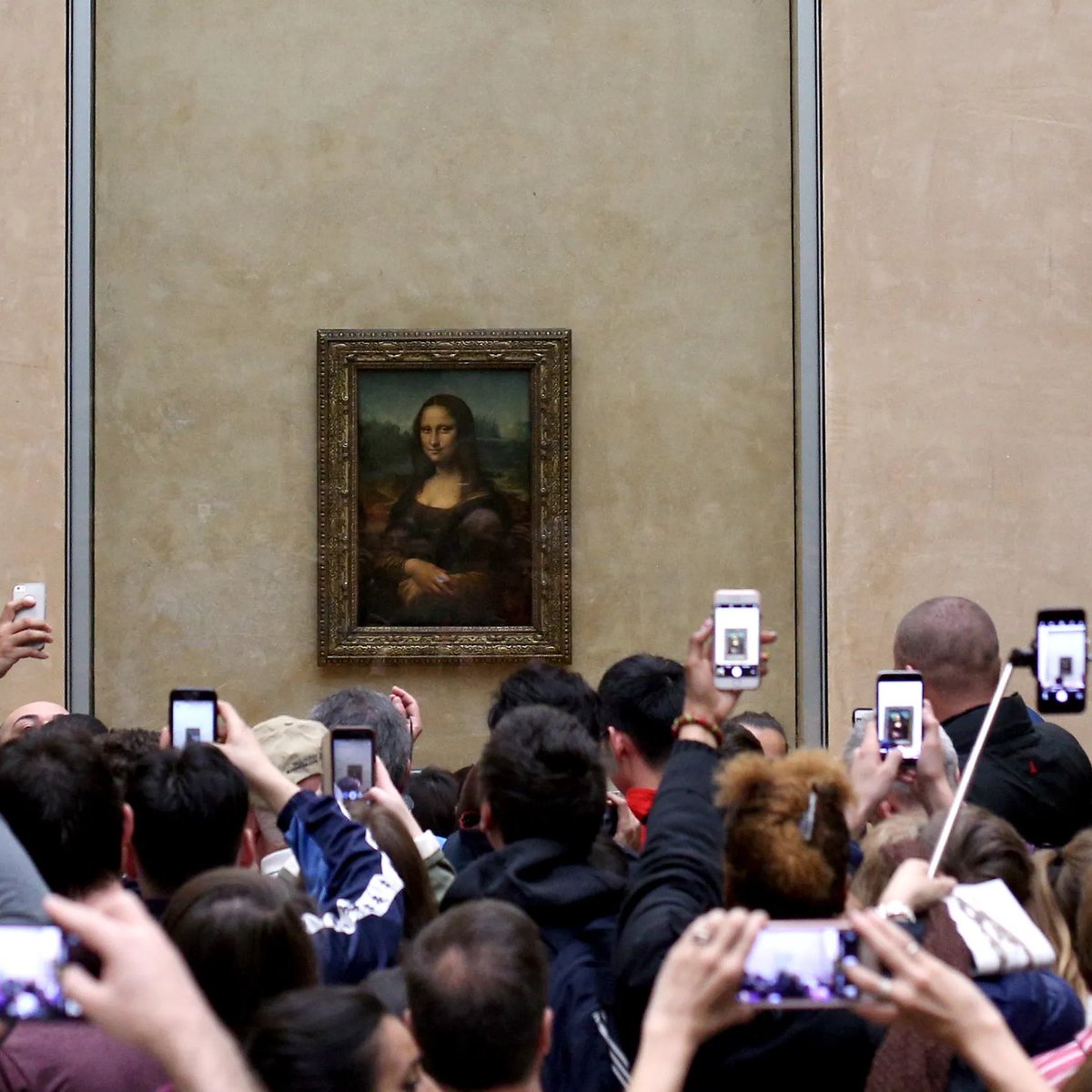 kasiaiam's tweet photo. ART! same energy 

Mona Lisa                                   Halsey https://t.co/5hJjxIyWTG
