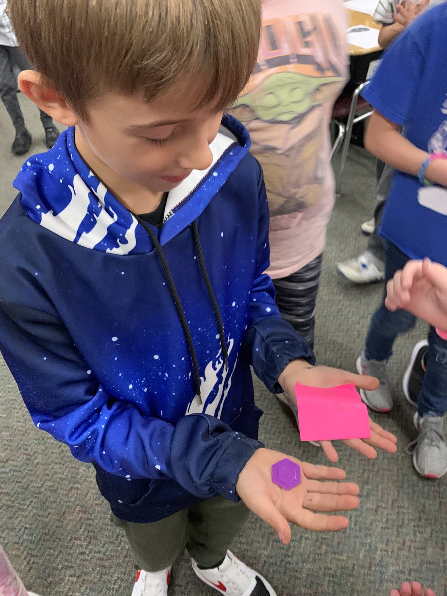 MrsDeMarchi157c's tweet photo. Let’s WEIGH in on yesterday’s math lesson⚖️ Collaboration to estimate classroom items using our benchmark fractions- 1g, 10g, 100g, and 1kg! #WeAreChelsea @Chelsea_Tigers https://t.co/B3mNBK63ps