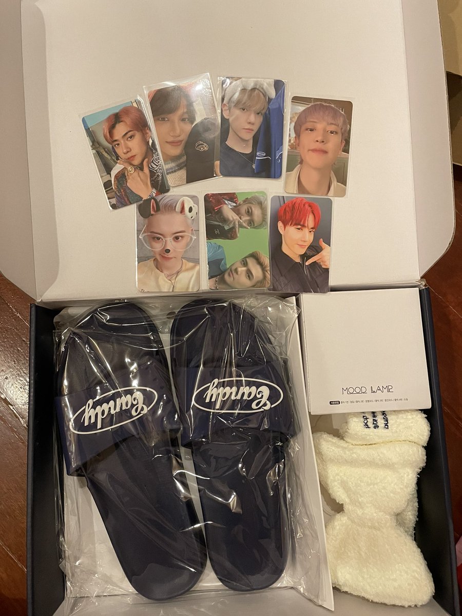 wrongftzigi's tweet photo. ako naman ngayon yung customer๐๐ thank you so much @minjae_bns ๐ฅน๐ ty rin for packing them really well!! ang laki pala nung kit, gulat parents ko...parang gusto na ako palayasin๐จ๐๐ #MinjaeForReal https://t.co/cHQRD8kaFe