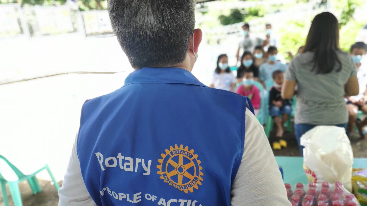 RCSanFernandoLU's tweet photo. Our Rotarians have gone to Nasudi Center for Women and Children to help give hope to the traumatized kids who have been victims of abuse. We serve to make them be able to see the beauty of life once again. #rcsflu #d3790 #rotaryinternational https://t.co/yrHwgt30uf