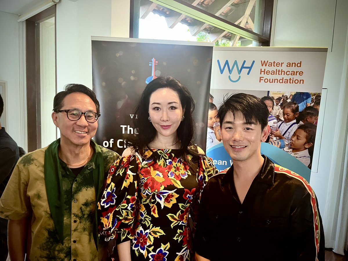 CurtisSChin's tweet photo. #Singapore 🇸🇬: It’s not just the @MilkenInstitute #MIGlobal Asia Summit &amp; #F1 that have come roaring back. So great to see charitable &amp; music events too. A shout-out to opera singer @seialee who opened her home to #EricNam, 🙋🏻‍♂️ &amp; others for a #Virtuosos musical benefit for 🇰🇭💧🩺 https://t.co/9kn5Rpa68i