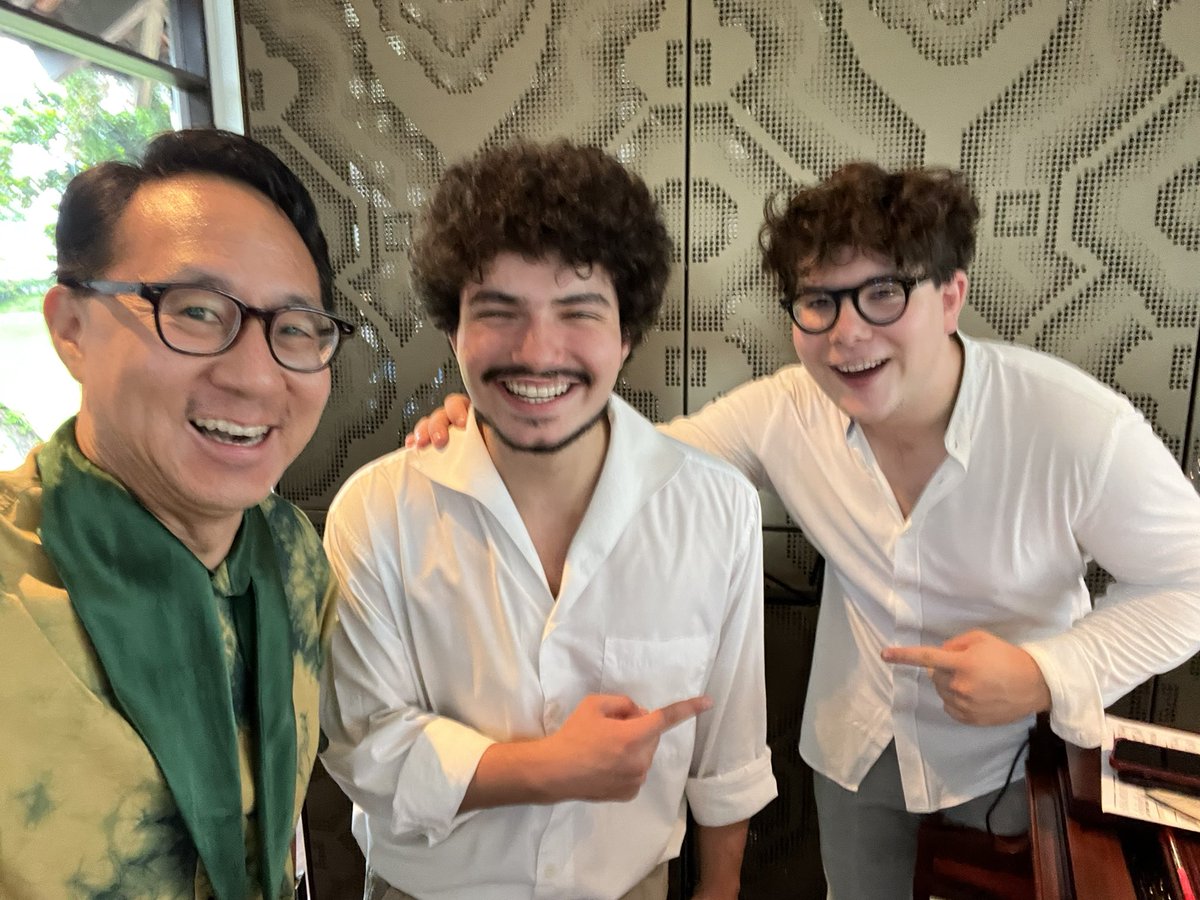 #Singapore 🇸🇬: It’s not just the <a href="/MilkenInstitute/">Milken Institute</a> #MIGlobal Asia Summit &amp; #F1 that have come roaring back. So great to see charitable &amp; music events too. A shout-out to opera singer <a href="/seialee/">せいあLee Seia Lee</a> who opened her home to #EricNam, 🙋🏻‍♂️ &amp; others for a #Virtuosos musical benefit for 🇰🇭💧🩺
