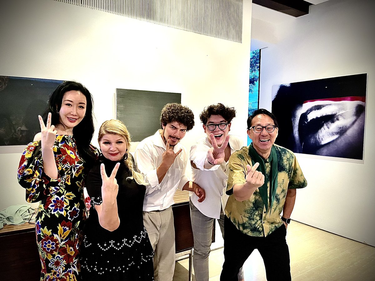 CurtisSChin's tweet photo. #Singapore 🇸🇬: It’s not just the @MilkenInstitute #MIGlobal Asia Summit &amp; #F1 that have come roaring back. So great to see charitable &amp; music events too. A shout-out to opera singer @seialee who opened her home to #EricNam, 🙋🏻‍♂️ &amp; others for a #Virtuosos musical benefit for 🇰🇭💧🩺 https://t.co/9kn5Rpa68i
