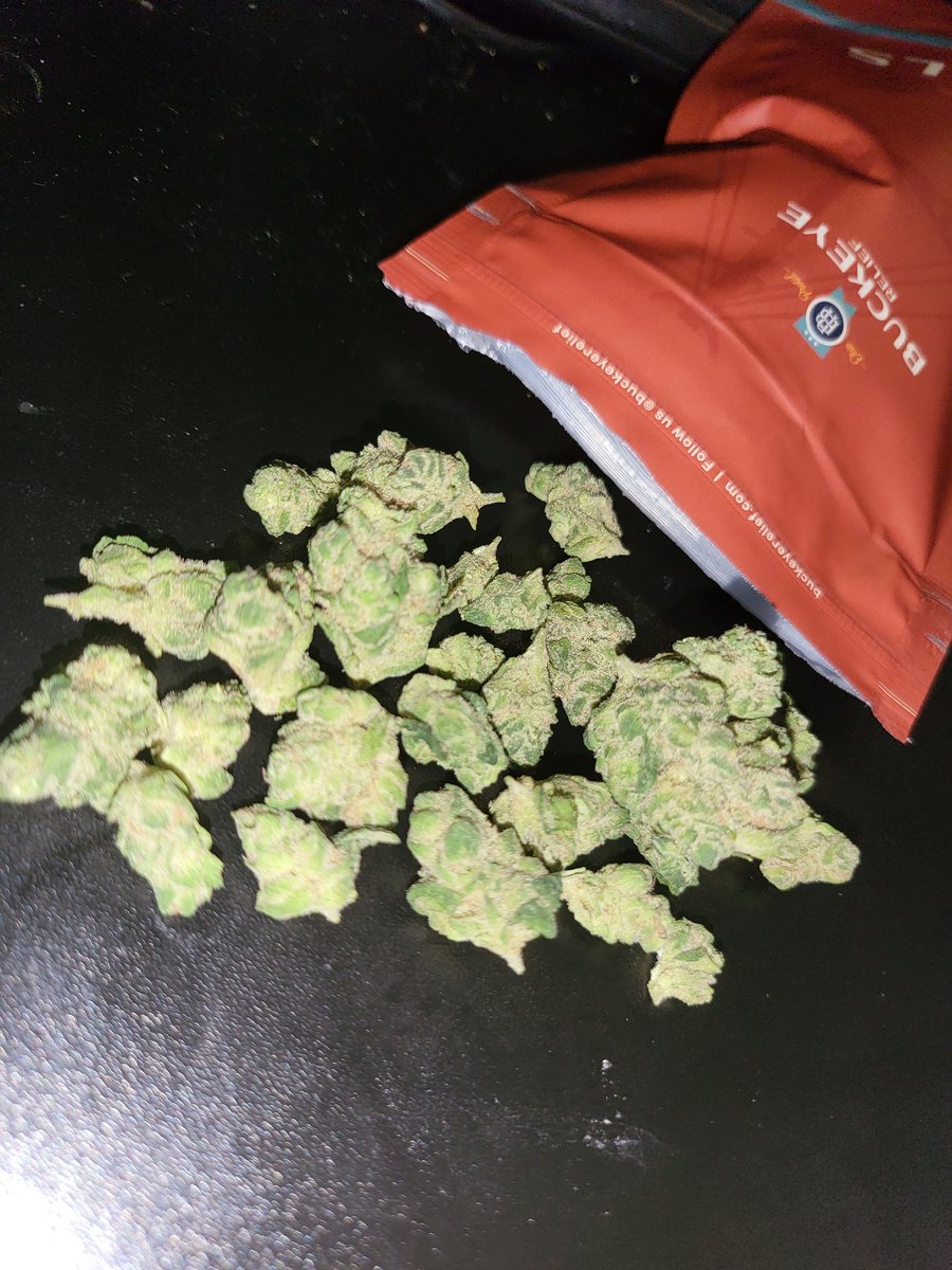 DaTxSiKxIrisHH's tweet photo. Hello SOUR BLUE DIESEL....
SMOKE SOMETHING
#paperplanegang
#themonarcy
#MedicalMarijuana https://t.co/mRF6qOUDoI