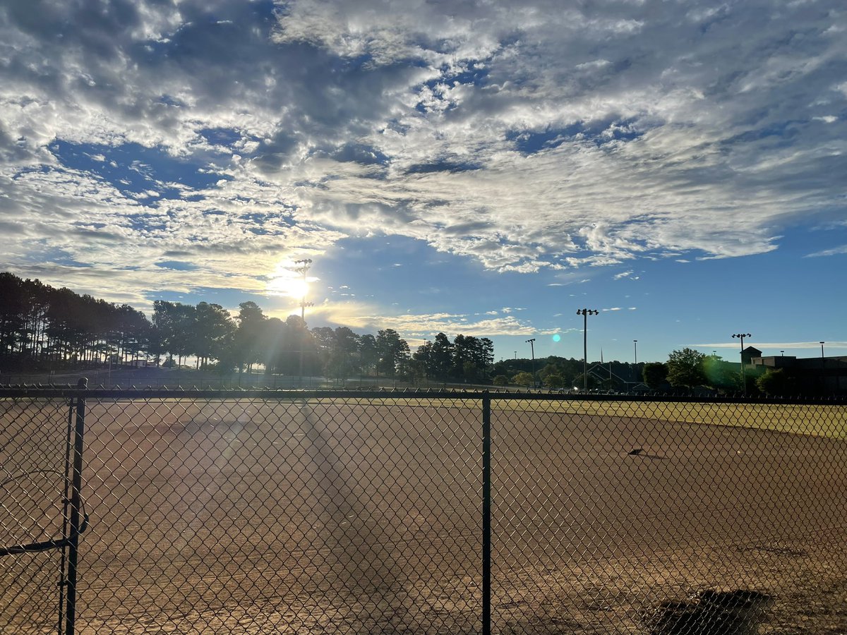 raymaurer's tweet photo. Fall baseball is there anything better ?
@HebronChurch https://t.co/UnLFrCHGSq