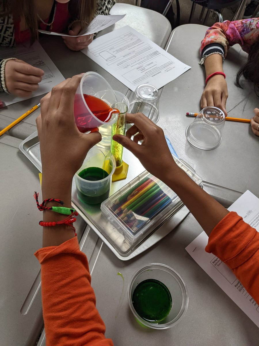 shurst_8science's tweet photo. Exploring density is more than sink or float, it's calculating, measuring and understanding the amount of density compared to water. My students are rocking this lab. 
#WeAreCMS #FutureScientist #TheClevelandWay https://t.co/B8qt1w2kee