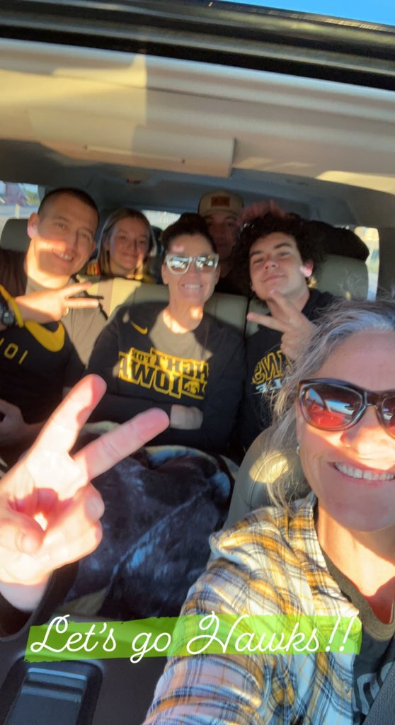 Merts5's tweet photo. Let’s go Hawks!! Beat Michigan!! #fightforIowa #IDWA #wearews #section101 #backinblack https://t.co/VUq9qPDXQh