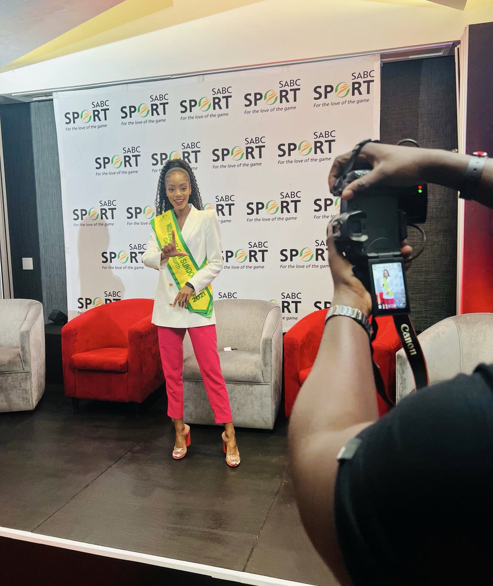 Tebo_Mphahlele's tweet photo. Yesterday I honoured an invitation by @SABC_Sport to celebrate the SABC FIFA World Cup launch. Extremely humbled to be in the presence of such legends. ⚽️
Thanks to platforms like SABC Sport for contributing to the growth of Football in SA.
#FIFAWorldCup #FIFASisonke https://t.co/rdZjOlFJbG