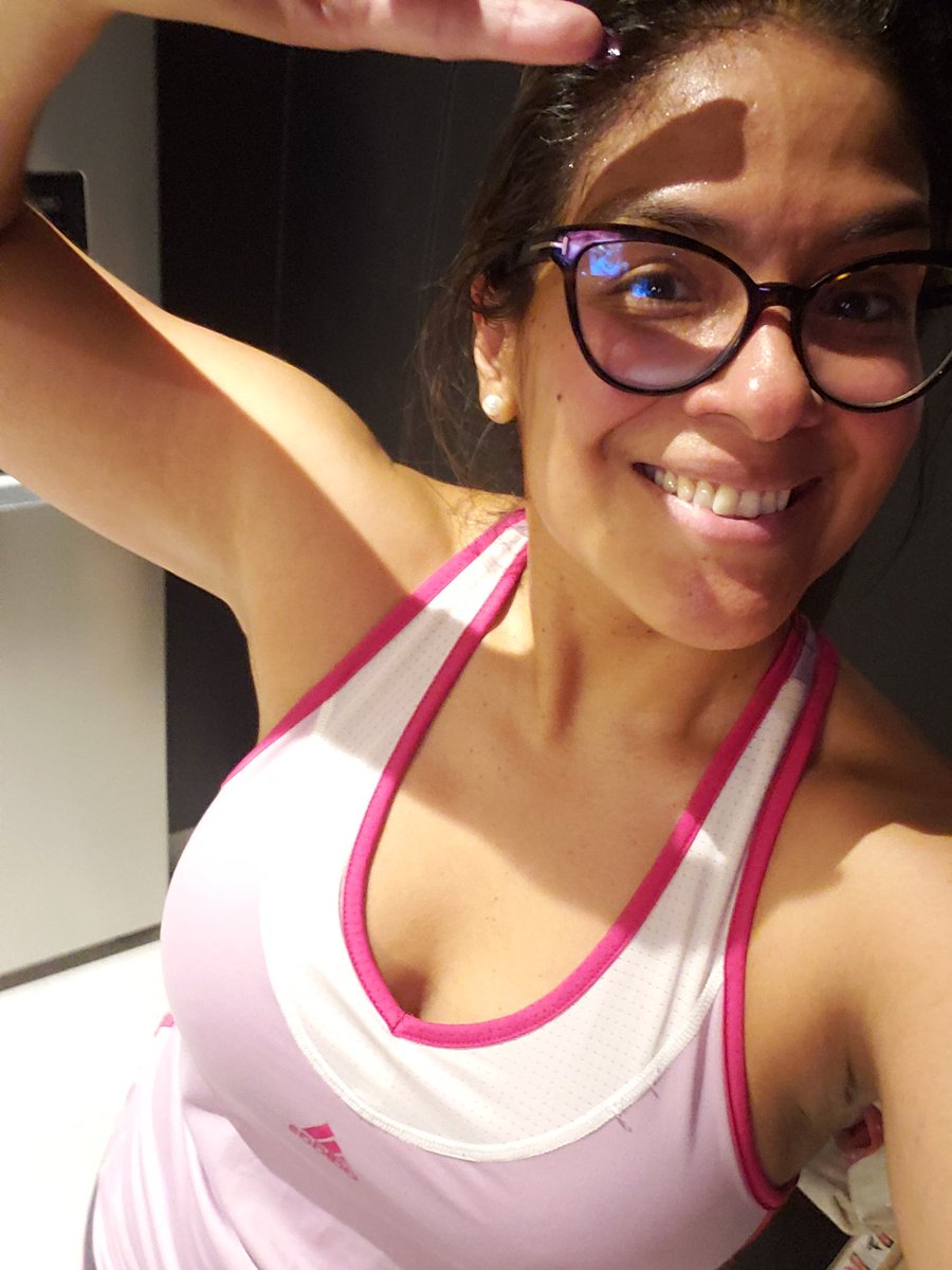 alecampoverde's tweet photo. Sin duda empiezo mi mes super feliz con mis logros alcanzados. 
Quizás para las personas sanas es muy fácil decir "voy a entrenar " para una persona xon depresión, no lo es. Son 8 semanas de mucho esfuerzo,  dedicación y amor propio. 
Gracias Gracias Gracias @dianaforcefit 😍 https://t.co/j5Eo2v65EP