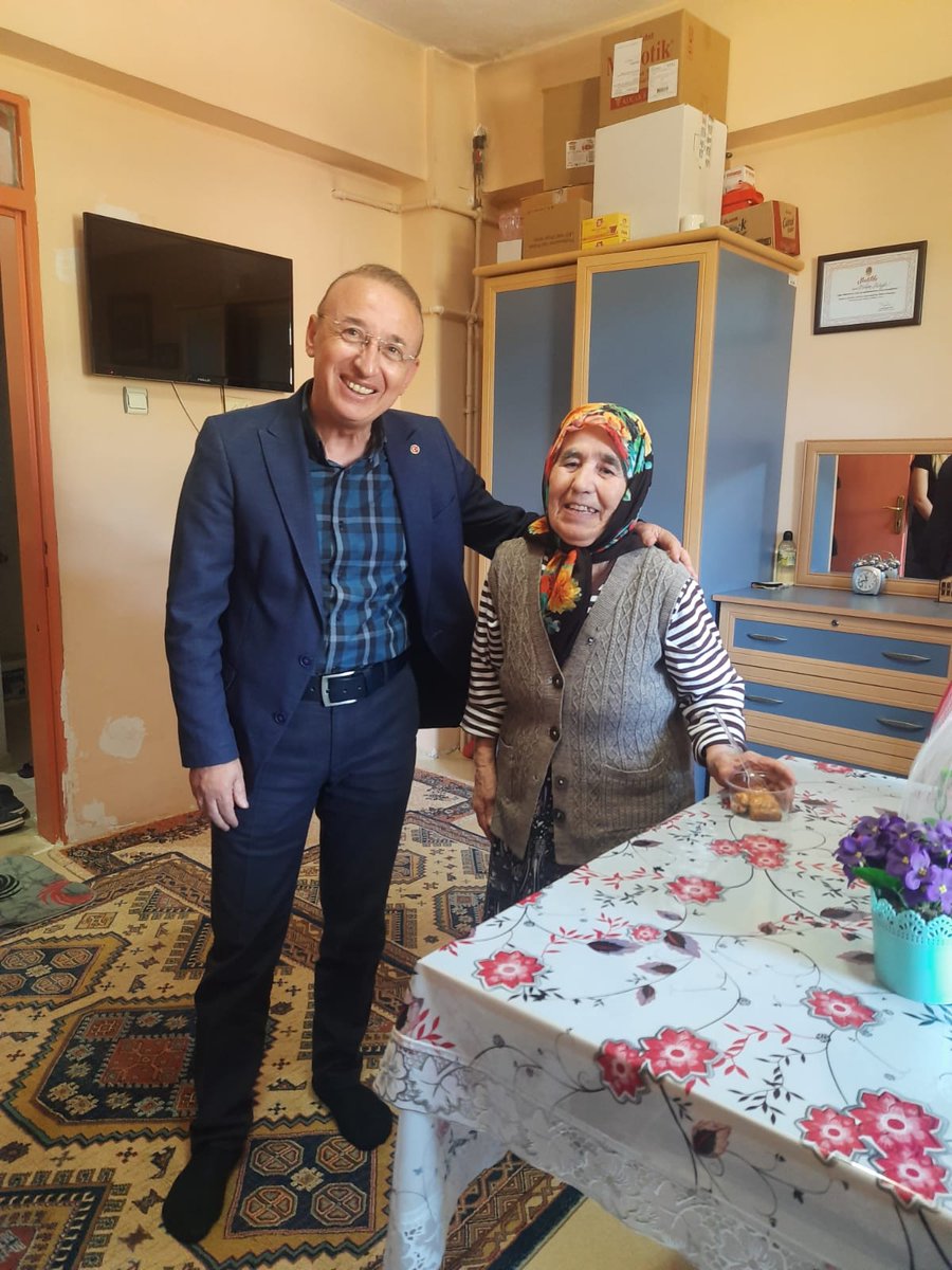 ercanirmak18's tweet photo. 1- "Yaşlılarımıza hürmet ve ikram Allahû Teâla'ya saygıdandır." Hadis-i şerifi doğrultusunda 1 Ekim Yaşlılar Gününü genç kardeşlerimle Çankırı İsmail Özdemir Huzurevi'nde geçirdik.++ https://t.co/h90SRivf4O